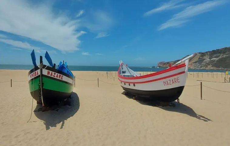 100 Meters From The Beach! Rua Da Regeneracao Nazaré Buitenkant foto