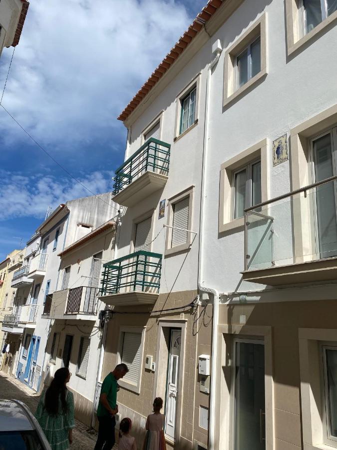 100 Meters From The Beach! Rua Da Regeneracao Nazaré Buitenkant foto
