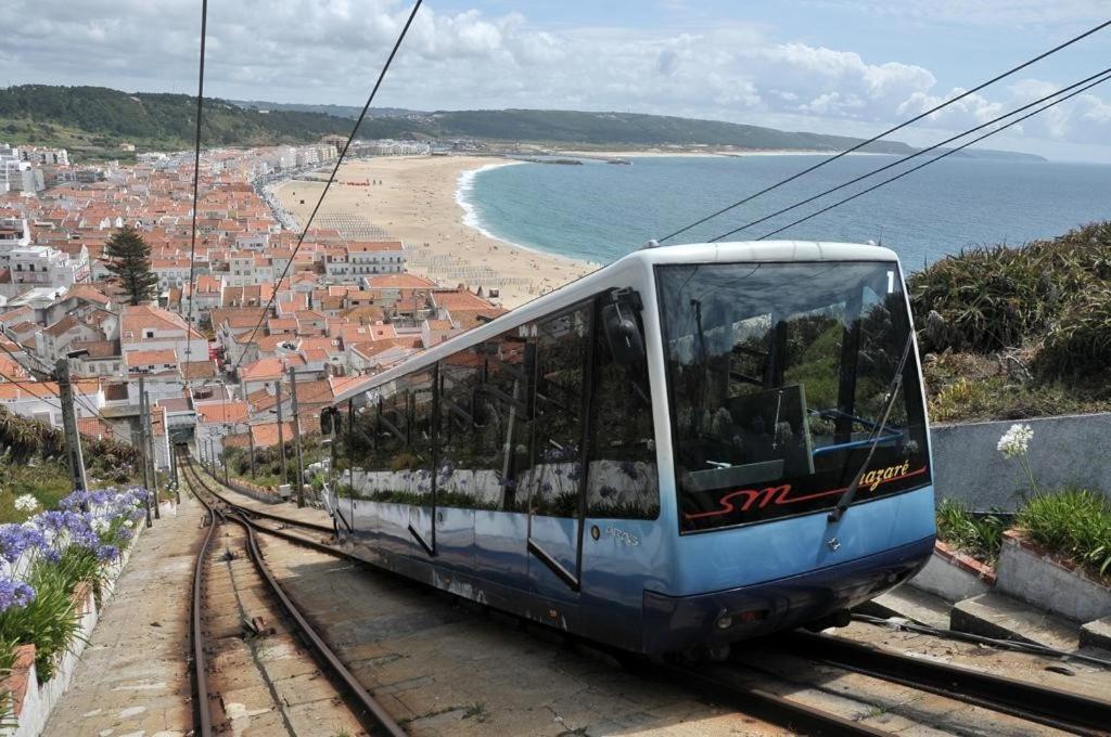 100 Meters From The Beach! Rua Da Regeneracao Nazaré Buitenkant foto